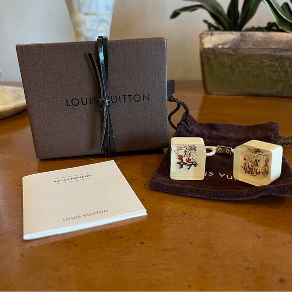 Louis. Vuitton Accessories - RARE Louis Vuitton LV Logo Inclusion Hair Tie Cube Accessories